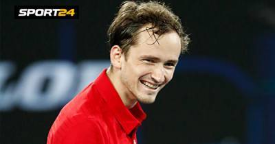 Медведев выиграл 10-й турнир в карьере и стал 2-м в мире. В сентябре он может обойти Джоковича