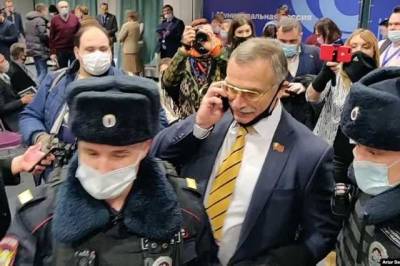 В Москве полиция задержала 170 депутатов