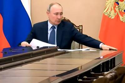 Путин ловко поймал карандаш и восхитил Соловьева и его коллегу