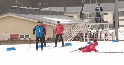 Появилось видео, как Лукашенко "рассекает" на лыжах и побеждает соперника, упавшего 4 раза на финише