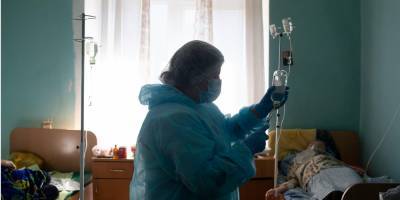 Вспышка коронавируса на Прикарпатье: три COVID-больницы загружены на 100%