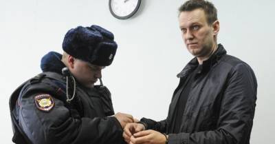"Нам говорят: "Ждите!": как Навального прячут от адвокатов и СМИ и где он может находиться