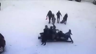 Прокуратура ищет водителя снегохода, который сбил ребенка в Свияжске. Видео