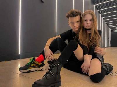 8-летняя украинка завела отношения с 13-летним блогером: поцелуи демонстрируют на камеру, в сети скандал