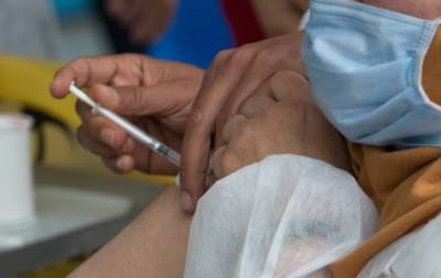В Белоруссии началась вакцинация от коронавируса китайским препаратом