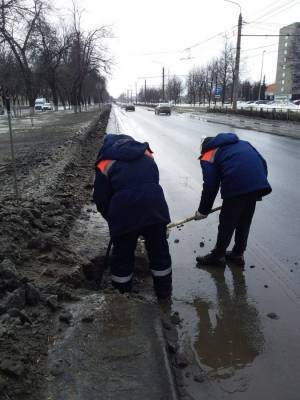 В Автозаводском районе Нижнего Новгорода приступили к расчистке ливневок