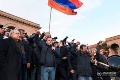 Армянская оппозиция отвергает досрочные выборы при Пашиняне у власти