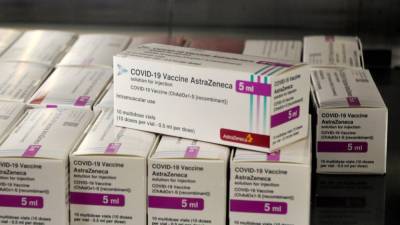 Немецкие власти приостанавливают применение вакцины AstraZeneca