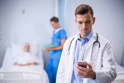 До конца 2021 г. любой россиянин сможет записаться в поликлинику и вызвать врача на дом через смартфон