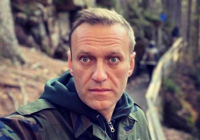 Алексей Навальный опубликовал фото с бритой головой из колонии, которую назвал «концлагерем»