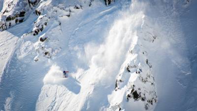 Сноубордиста, спровоцировавшего сход лавины в горах Кабардино-Балкарии, эвакуировали