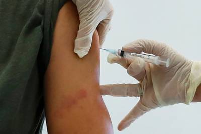Белоруссия начала вакцинацию от коронавируса препаратом из Китая