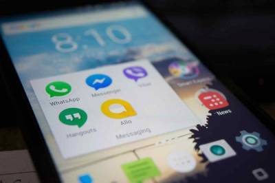 WhatsApp предупредил пользователей мессенджера о возможном ограничении функционала