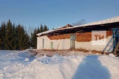 В Татарстане рухнула часть крыши начальной школы