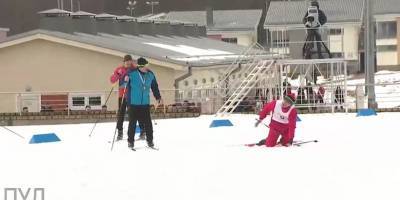 Лыжник не падал специально к ногам Лукашенко на Минской лыжне, а участвовал в гонке среди любителей - ТЕЛЕГРАФ