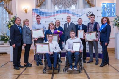 Министр спорта России вручил госнаграды паралимпийцам страны