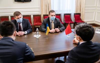 МИД обсудил с китайским послом ситуации с Мотор Сич и визитом в Крым