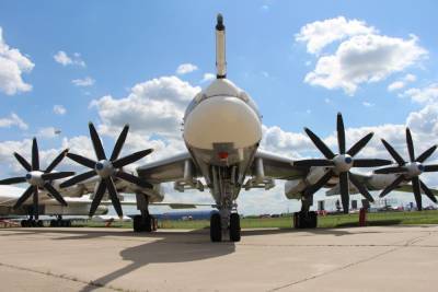 Журналисты опубликовали видео дозаправки ракетоносца Ту-95