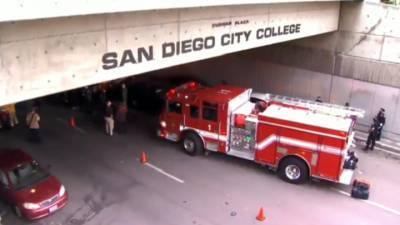 В Калифорнии машина въехала в толпу пешеходов, три человека погибли