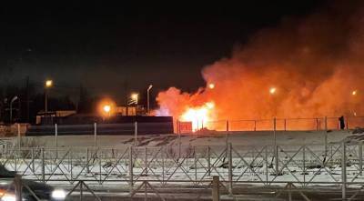 В Парголово пожарные ликвидируют серьезное возгорание на строительном объекте — фото