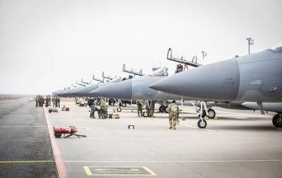 В Эстонию прибыли американские истребители F-15E и F-15C