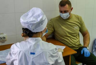 Более 300 военнослужащих Ленобласти, которые будут участвовать в Параде Победы, вакцинировались от коронавируса