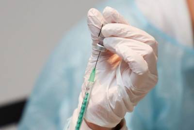Почему Германия приостановила вакцинацию с Astrazeneca
