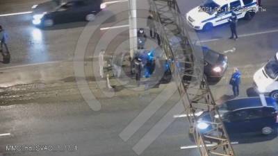 Автомобиль совершил наезд на препятствие на Ярославском шоссе