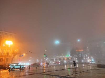 Киев в тумане: в Сети появились красивые фото столицы
