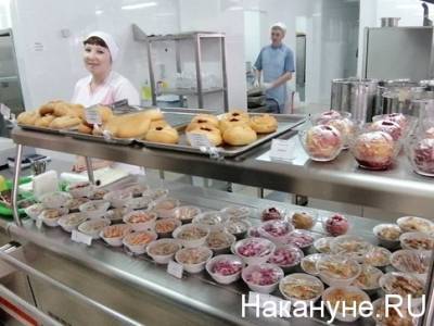 В Перми повар накладывала салат руками - nakanune.ru - Пермь