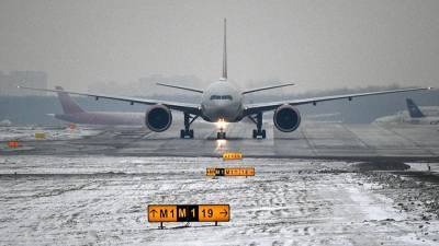 Самолет совершил аварийную посадку в Иркутске