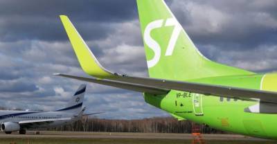 СМИ: Самолёт S7 вернулся в аэропорт из-за проблем с двигателем