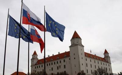 Правительство Словакии на грани отставки из-за российской вакцины и шутки премьера об Украине
