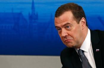 Владимир Путин "подарил" Медведеву новый чин