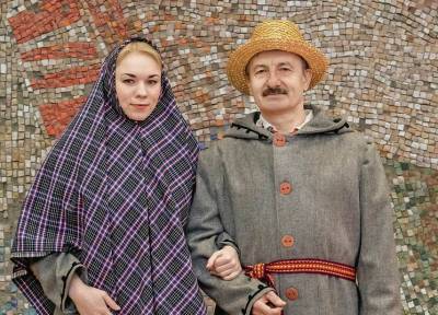 В Кореличах воссоздали традиционную одежду местных крестьян по старинной почтовой марке