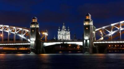 В Петербурге прошла первая в 2021 году разводка мостов