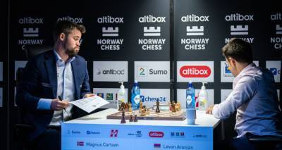 Аронян сыграет с чемпионом мира в шахматном онлайне Carlsen Invitational