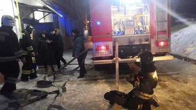 В Челябинске эвакуировали десять человек из-за пожара в коммуналке