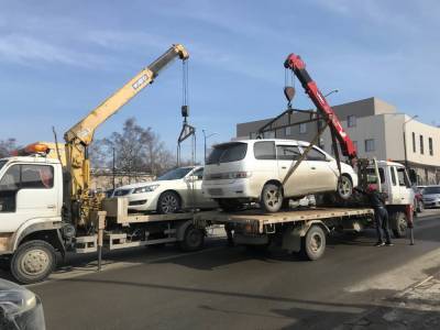 16 автомобилей эвакуировали за неправильную парковку в центре Южно-Сахалинска