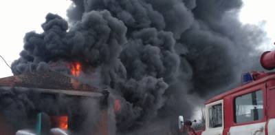 Мощный взрыв прогремел под Киевом, появились кадры с места: "Огромная воронка и куски одежды"