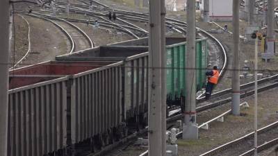 Сход 17 вагонов парализовал движение поездов на Урале