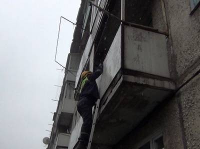 В Кемерове 80-летнюю женщину спасли при помощи штурмовой лестницы