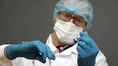Минздрав России может включить вакцинацию от COVID-19 в нацкалендарь