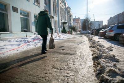 УГИБДД Екатеринбурга предупредило водителей о гололеде на дорогах