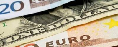 Россиянам советуют скупать «ослабевшие» евро и доллары