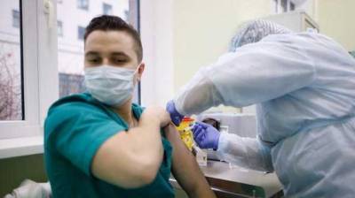 Вакцинация в Украине: суточная динамика выросла в несколько раз
