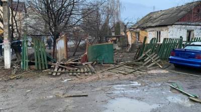 Под Киевом произошел взрыв: повреждены несколько машин и дома