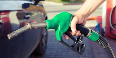 Правительство и нефтяники договорились о сдерживании цен на бензин с 1 мая