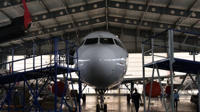 Минтруд прокомментировал идею разрешить женщинам ремонтировать самолеты
