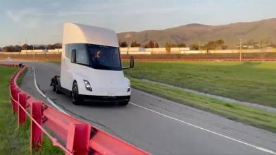 Tesla вывела на тесты электрический грузовик Semi